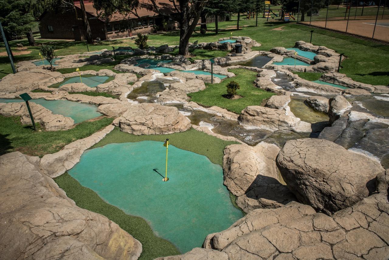 First Group Qwantani Hotel Harrismith Eksteriør billede