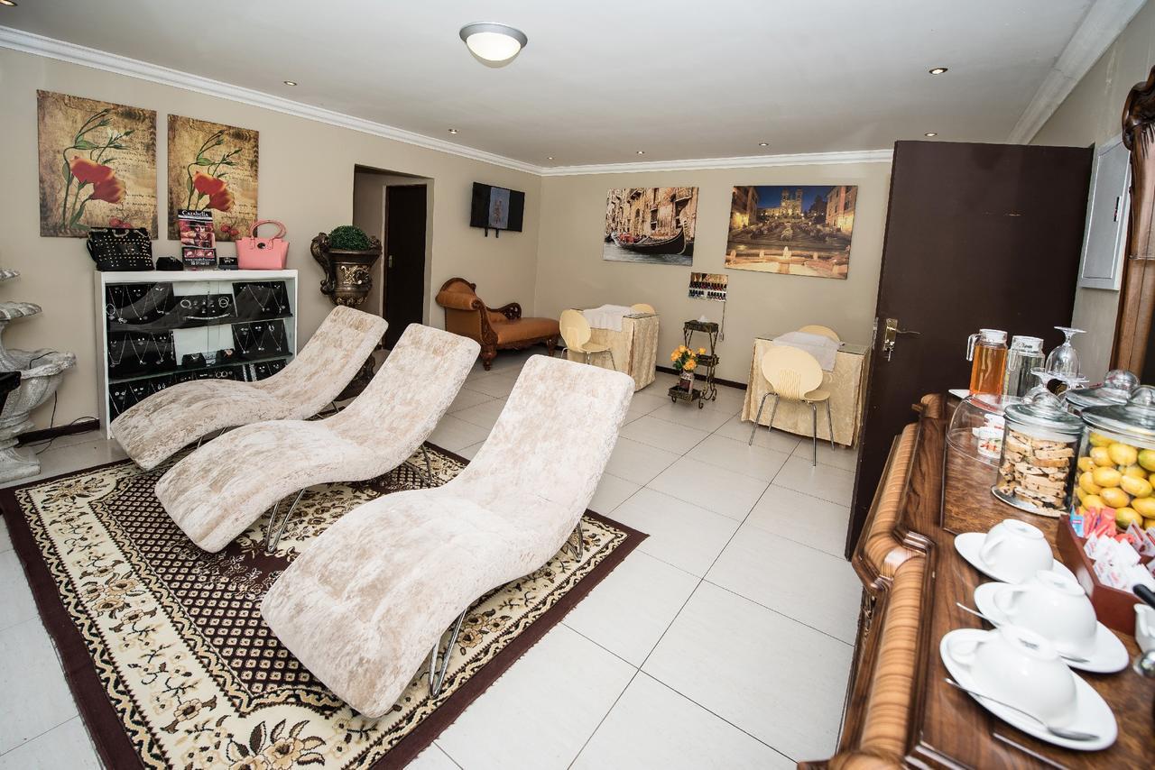 First Group Qwantani Hotel Harrismith Eksteriør billede