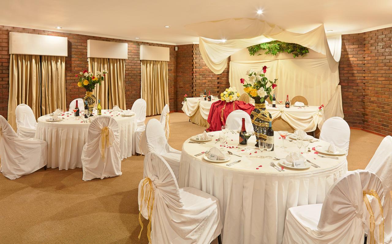 First Group Qwantani Hotel Harrismith Eksteriør billede